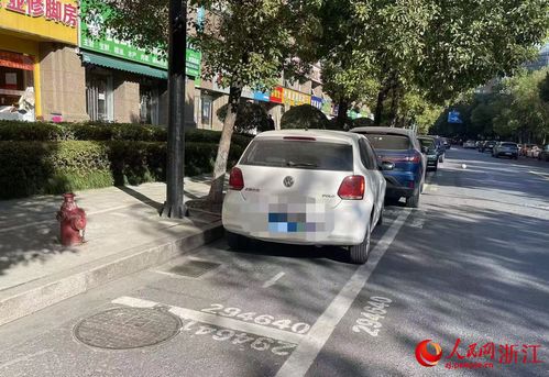 小區(qū)停車位之爭 便民設(shè)施還是出行障礙？